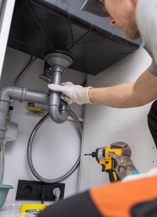 Servicio profesional de gasfitería en Reparatodo.cl: instalación, reparación y mantenimiento de sistemas de agua y gas.