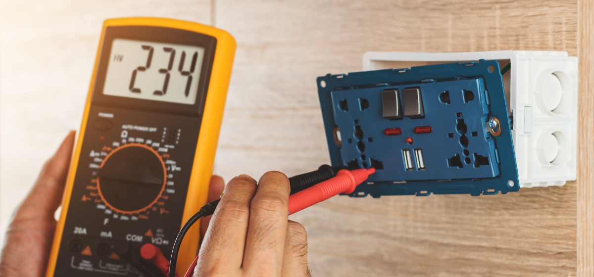 Reparación de enchufes y reemplazo de interruptores eléctricos